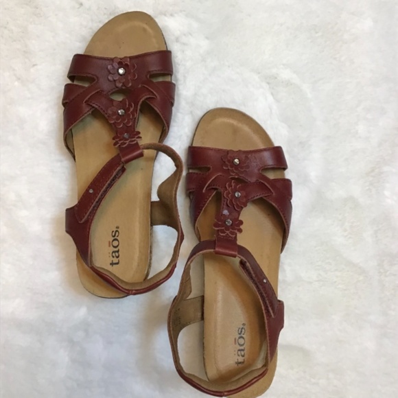 Taos Flower Heeled Sandal - Picture 3 of 11